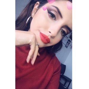 Meet your Posher, Oumaima